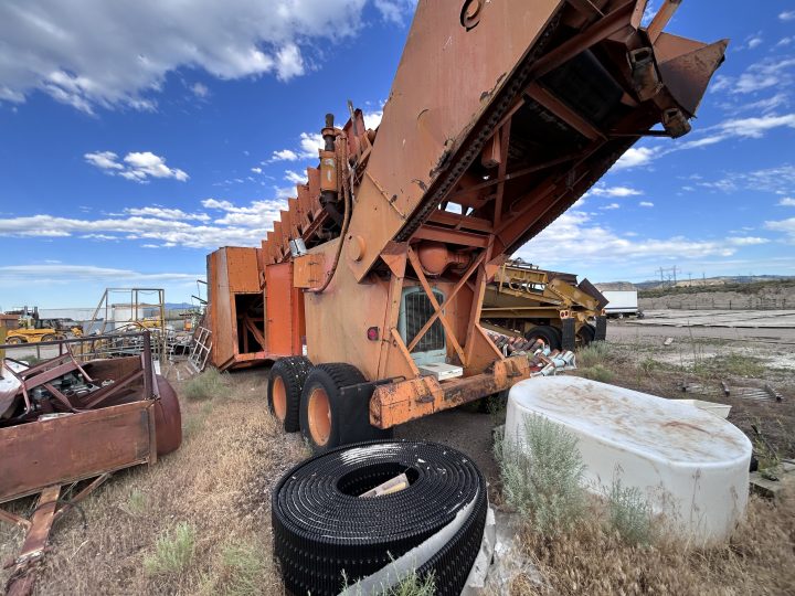 Diesel Powered Earth Mover - Image 9